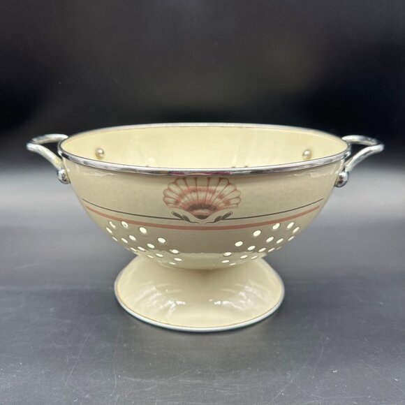 Vintage Colander Strainer 1980s Seashell Enamel Metal Cream Pink Nautical Beach - Picture 4 of 14